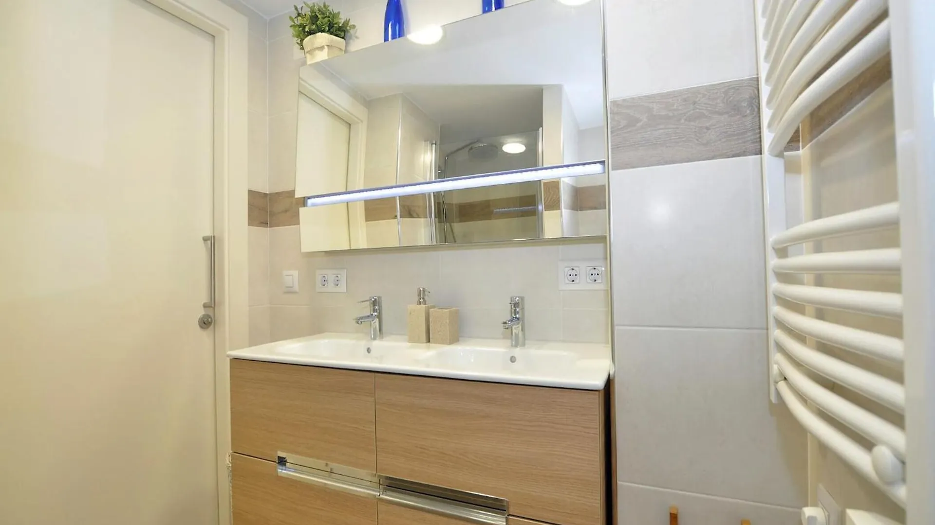 Apartment In Costa Brava With Balcony Roses