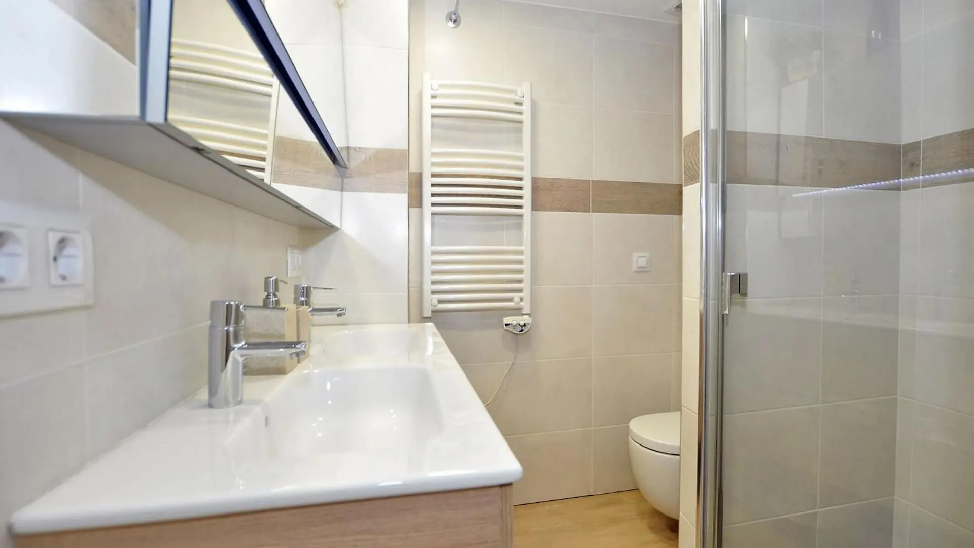 Apartment In Costa Brava With Balcony Roses